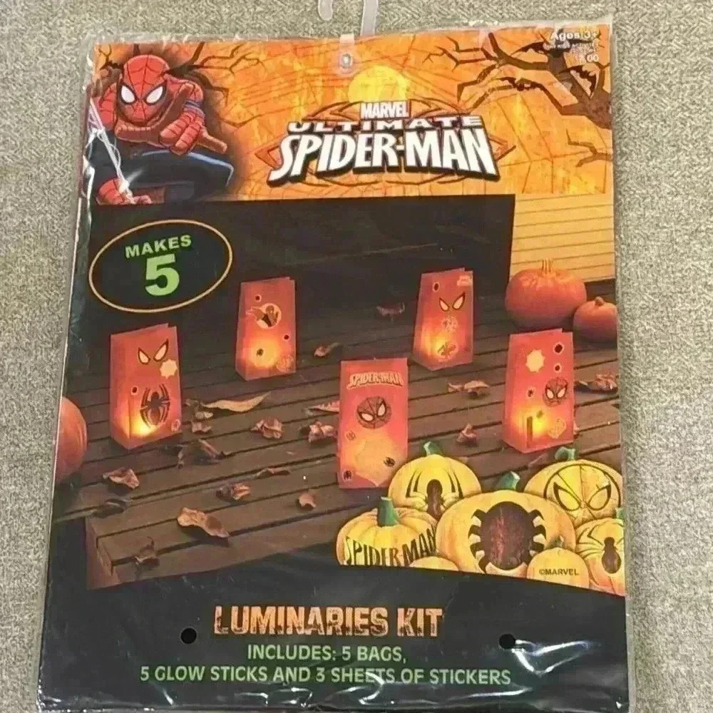 Pumpkin carving kit, Spider-Man luminaries kit and 2 pumpkin lights, new